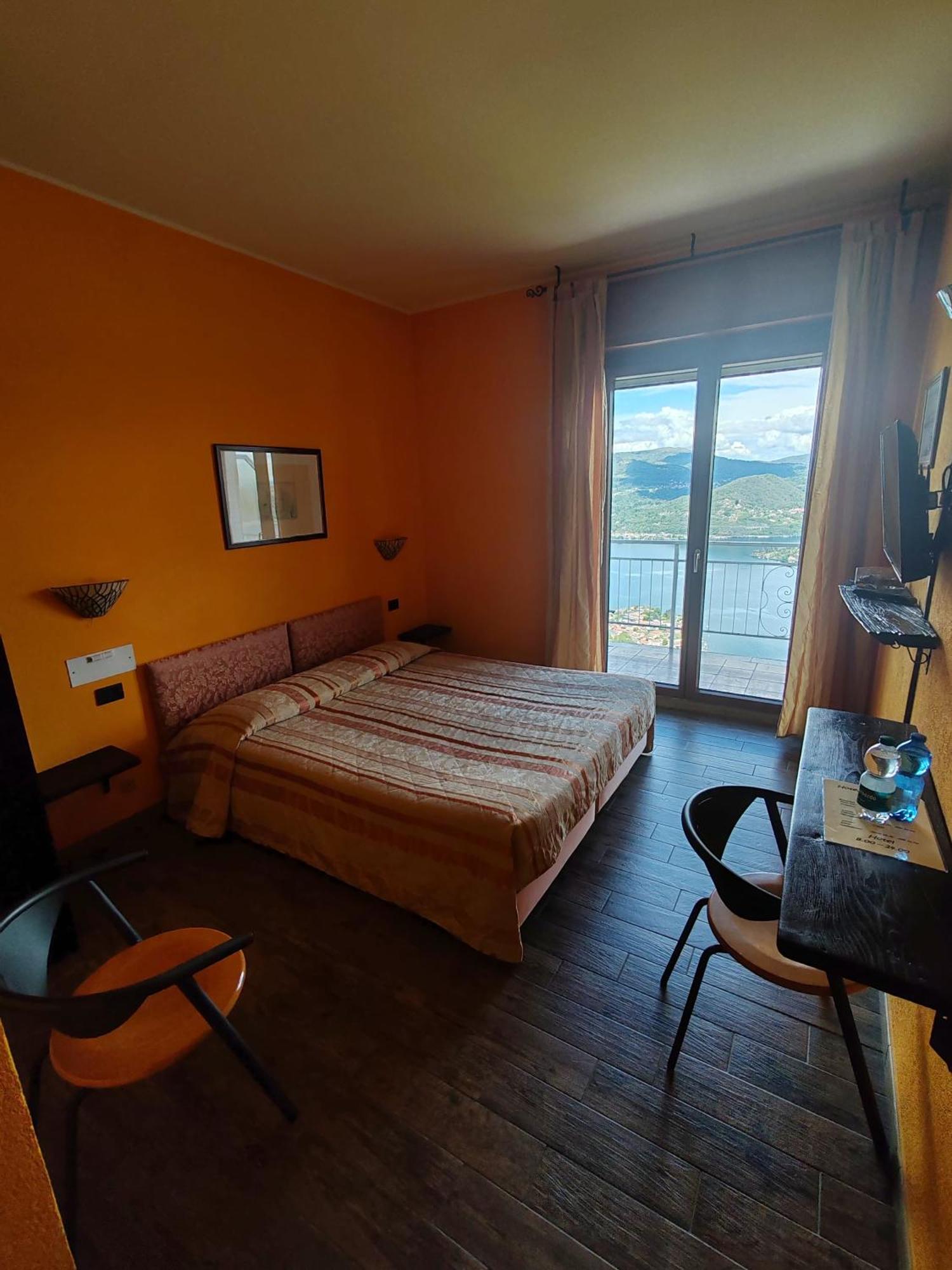 Hotel Panoramico Lago D'Orta (Adults Only) Madonna Del Sasso Exteriör bild