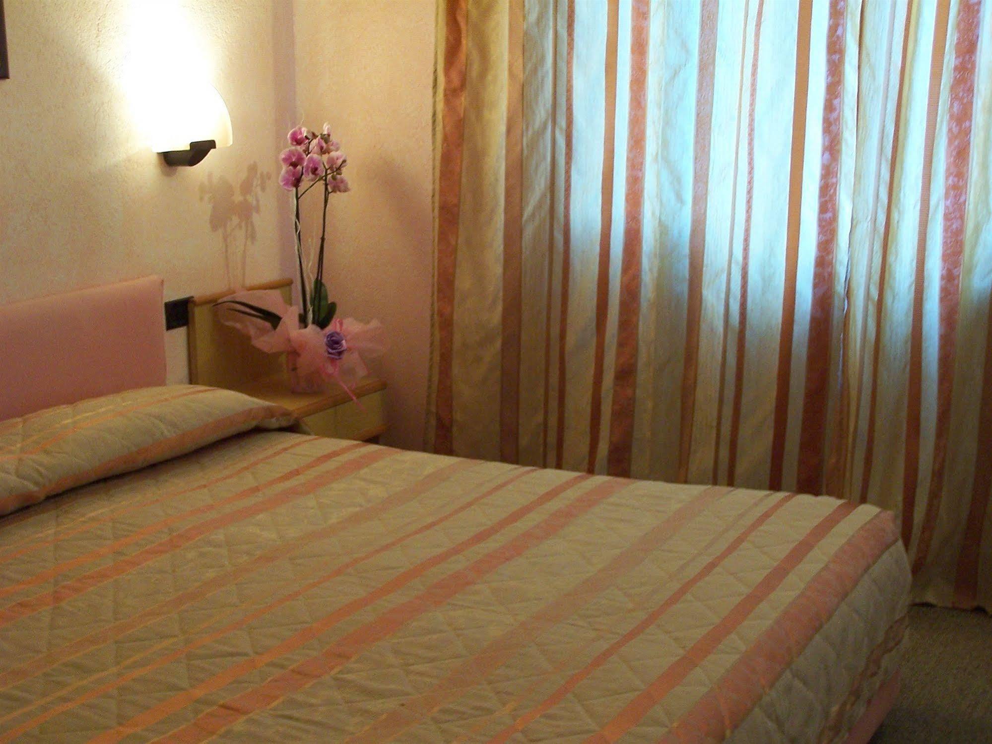 Hotel Panoramico Lago D'Orta (Adults Only) Madonna Del Sasso Exteriör bild